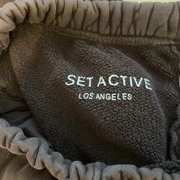 Sold on Depop - SET ACTIVE Unisex Sweatpants - ESPRESSO
L / Espresso - Picture 6 of 7